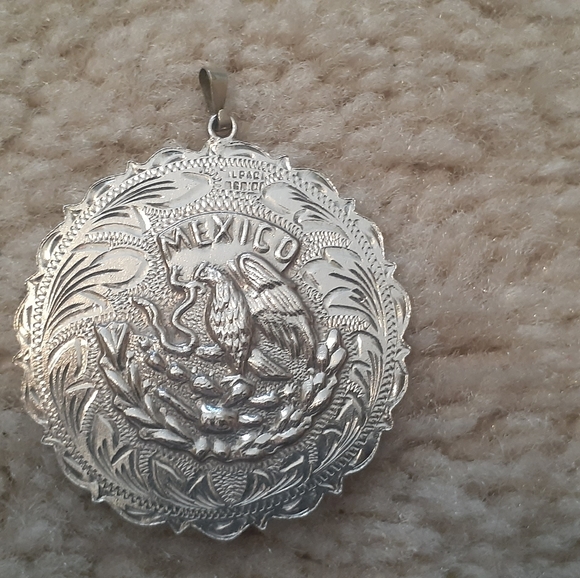 Sterling silver Mexican calendar pendant. - Picture 2 of 3